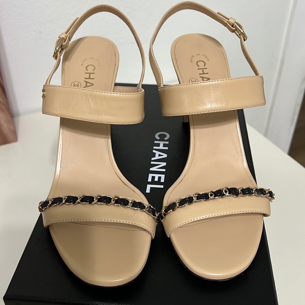 CHANEL Tan and Black Chain Sandals